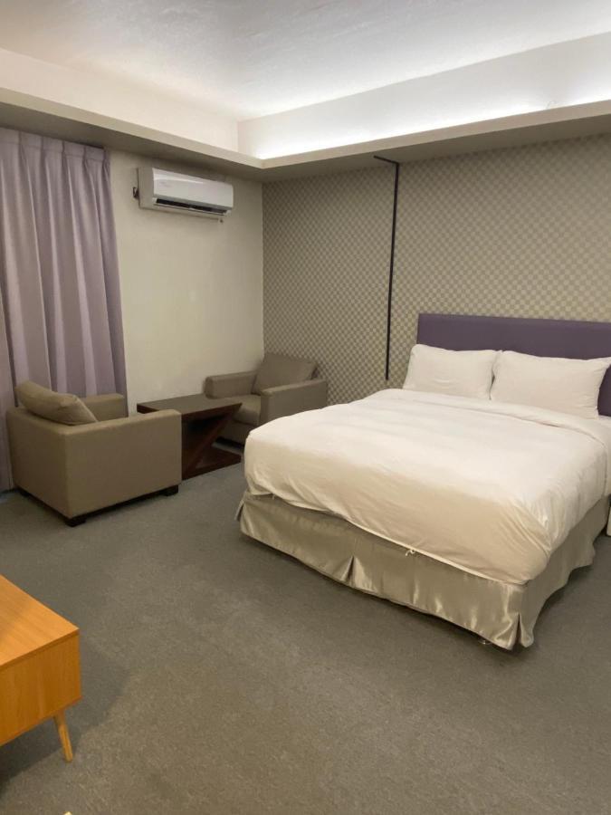 Aiyue Hotel Huwei Bagian luar foto