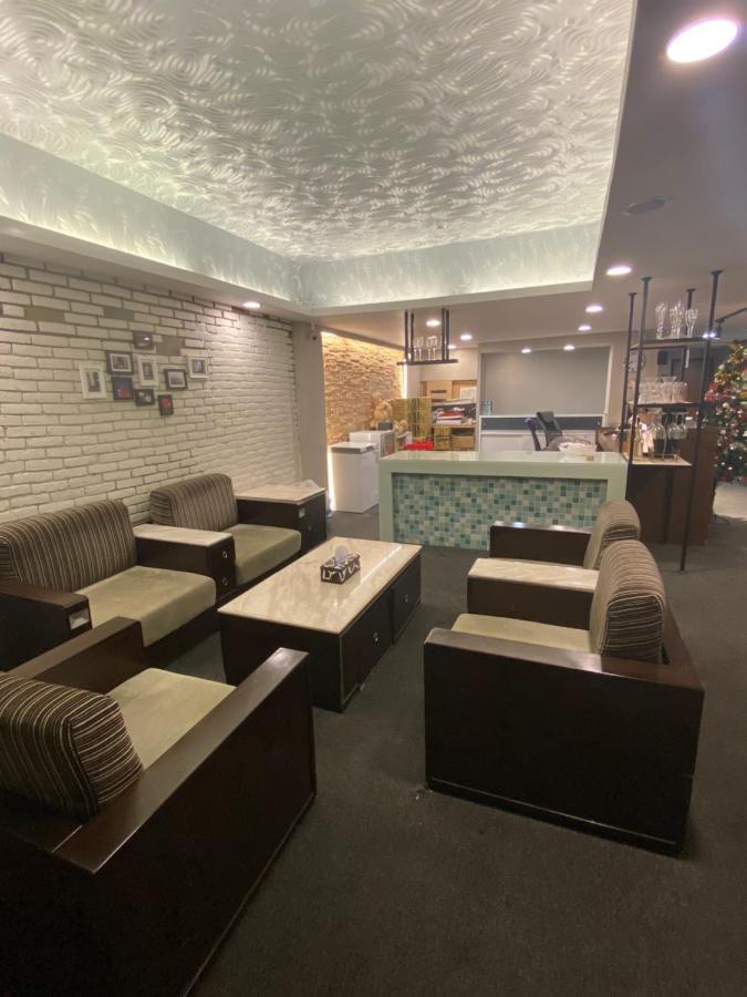 Aiyue Hotel Huwei Bagian luar foto