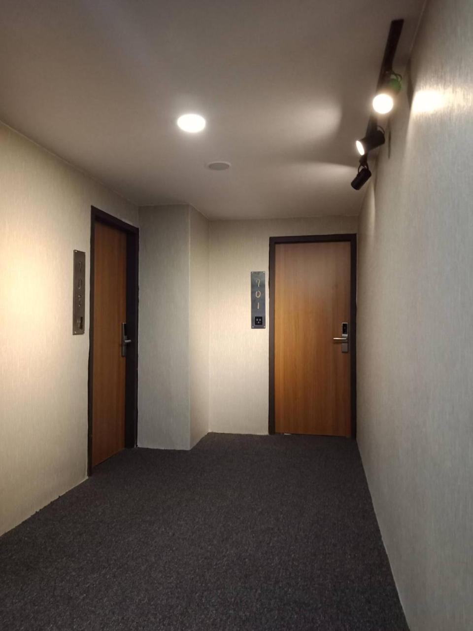 Aiyue Hotel Huwei Bagian luar foto